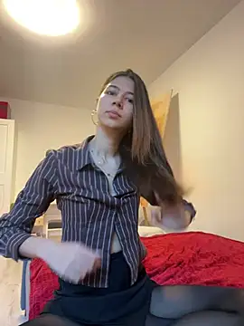 Snapshot of KiraVixenSweet chatting on 02-18-26, 03:08 KiraVixenSweet online show from 02-18-26, 03:08