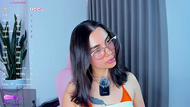 Snapshot of sara_ospina22 chatting on 06-12-26, 08:30 sara ospina22 online show from 06-12-26, 08:30