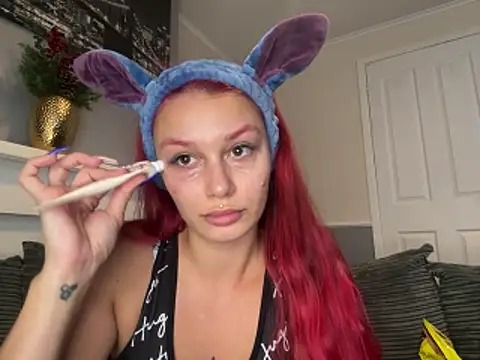 Snapshot of FoxyValentine chatting on 06-17-26, 03:02 FoxyValentine online show from 06-17-26, 03:02