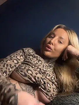 Snapshot of Summerwestt chatting on 03-01-26, 08:33 Summerwestt online show from 03-01-26, 08:33