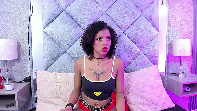 Snapshot of Lunakellerr chatting on 02-24-26, 11:41 Lunakellerr online show from 02-24-26, 11:41