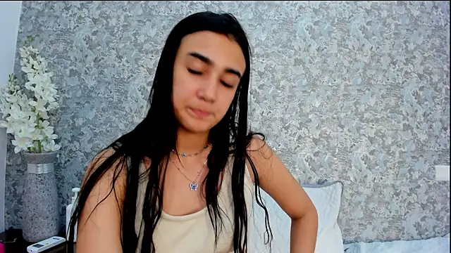 Snapshot of Anika_H chatting on 04-19-26, 06:10 Anika H online show from 04-19-26, 06:10