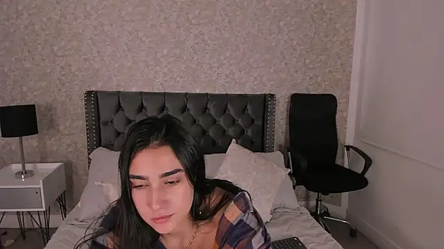 Snapshot of Anika_H chatting on 05-17-26, 12:01 Anika H online show from 05-17-26, 12:01