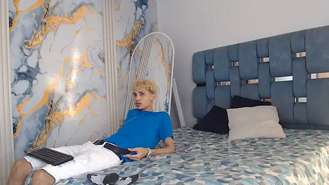 YOUNG BOYS HELL online show from 06-18-26, 01:50