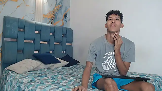 GREEN BOYS online show from 04-08-26, 07:14