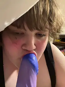 Snapshot of plushietoy chatting on 02-20-26, 11:05 plushietoy online show from 02-20-26, 11:05