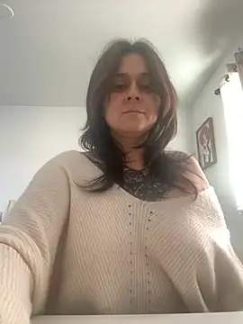 ValeValdez18 online show from 02-15-26, 12:07