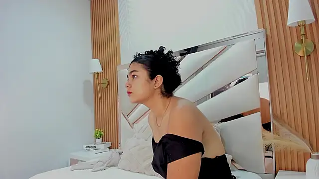 Snapshot of _Curly_Beauty chatting on 02-23-26, 02:36 Curly Beauty online show from 02-23-26, 02:36