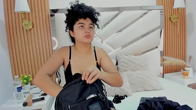 Snapshot of _Curly_Beauty chatting on 02-25-26, 02:27 Curly Beauty online show from 02-25-26, 02:27