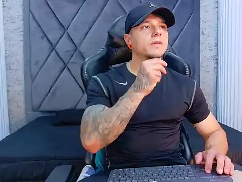 Snapshot of TYSONRICH1 chatting on 02-26-26, 06:18 TYSONRICH1 online show from 02-26-26, 06:18