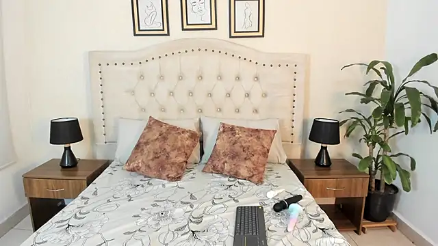 aurora moonm online show from 06-19-26, 12:31