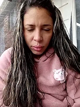 Snapshot of kiki_milu chatting on 04-22-26, 01:34 kiki milu online show from 04-22-26, 01:34