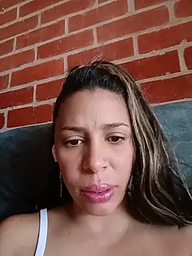 Snapshot of kiki_milu chatting on 05-09-26, 02:44 kiki milu online show from 05-09-26, 02:44