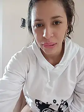 Snapshot of kiki_milu chatting on 05-14-26, 01:18 kiki milu online show from 05-14-26, 01:18