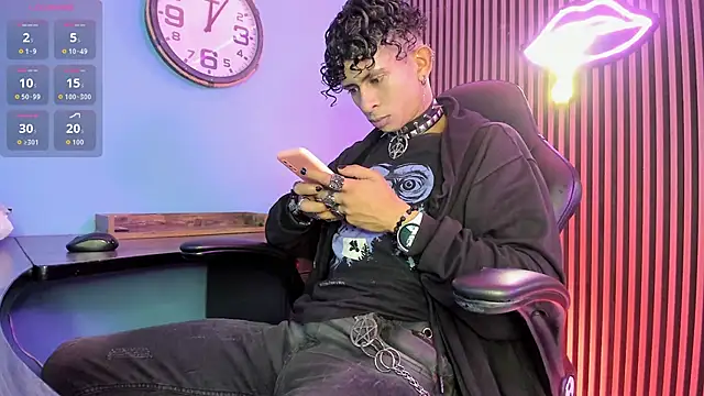 Snapshot of Maximoking26 chatting on 02-24-26, 04:10 Maximoking26 online show from 02-24-26, 04:10