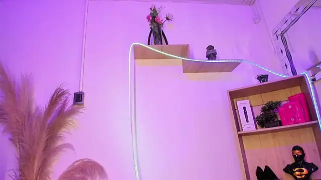 Tylla   online show from 04-18-26, 04:27