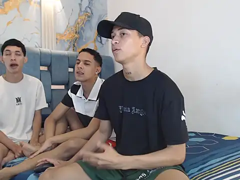 Snapshot of GOLD_BOYS chatting on 02-26-26, 01:21 GOLD BOYS online show from 02-26-26, 01:21