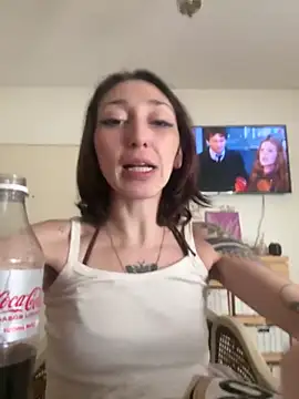 Snapshot of FrutillitaXX chatting on 02-15-26, 04:47 FrutillitaXX online show from 02-15-26, 04:47