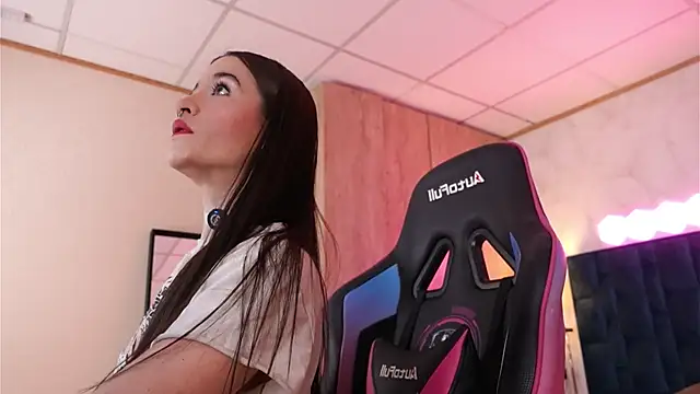 LucyDeLuca online show from 02-26-26, 07:51