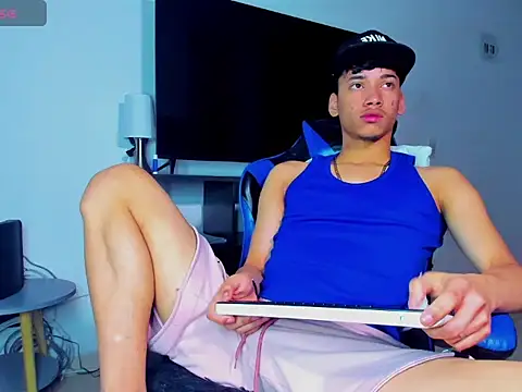 Lyam Russo online show from 04-18-26, 05:44