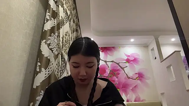 Snapshot of MaeRaads chatting on 02-17-26, 06:47 MaeRaads online show from 02-17-26, 06:47