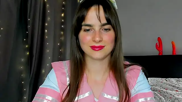 Snapshot of megann_fox2 chatting on 05-09-26, 03:50 megann fox2 online show from 05-09-26, 03:50