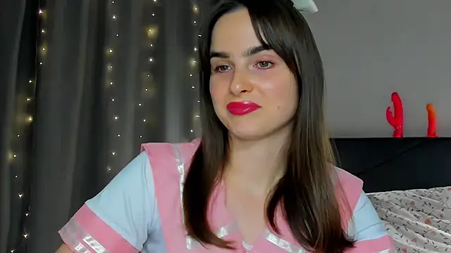 Snapshot of megann_fox2 chatting on 05-10-26, 04:23 megann fox2 online show from 05-10-26, 04:23