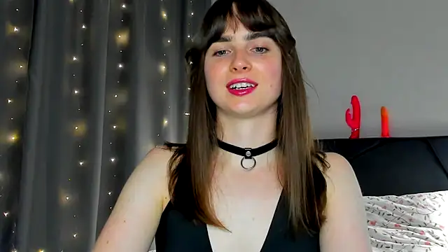 Snapshot of megann_fox2 chatting on 05-12-26, 03:42 megann fox2 online show from 05-12-26, 03:42