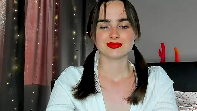 Snapshot of megann_fox2 chatting on 05-28-26, 04:15 megann fox2 online show from 05-28-26, 04:15