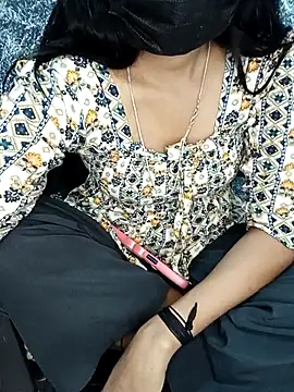 Snapshot of Cutie_babes01 chatting on 02-25-26, 05:44 Cutie babes01 online show from 02-25-26, 05:44