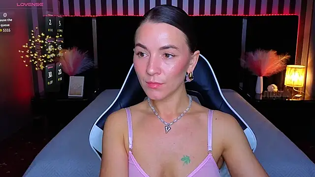 Snapshot of GracefulMichelle chatting on 06-09-26, 07:14 GracefulMichelle online show from 06-09-26, 07:14
