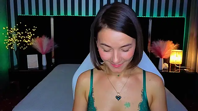 Snapshot of GracefulMichelle chatting on 06-15-26, 07:16 GracefulMichelle online show from 06-15-26, 07:16