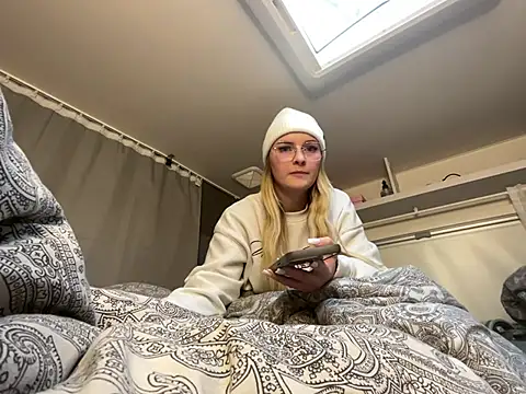 Snapshot of melanieTesss chatting on 02-16-26, 04:14 melanieTesss online show from 02-16-26, 04:14