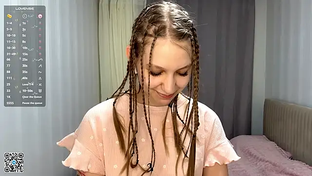 Snapshot of HollyGibson chatting on 02-18-26, 07:10 HollyGibson online show from 02-18-26, 07:10