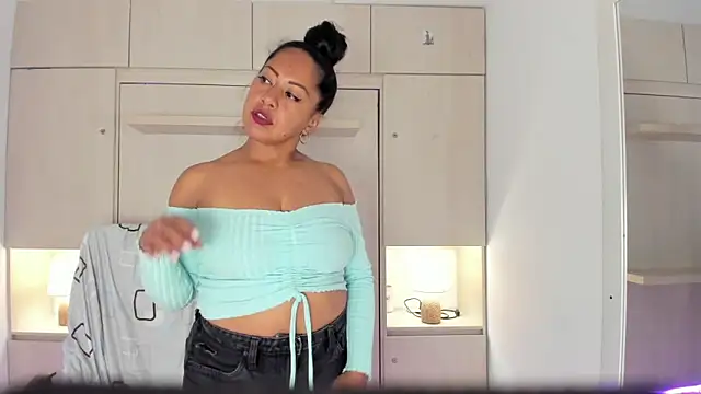 Snapshot of AllieBennet chatting on 02-26-26, 07:35 AllieBennet online show from 02-26-26, 07:35