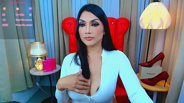 Snapshot of Laureen_Hilton chatting on 07-15-26, 12:10 Laureen Hilton online show from 07-15-26, 12:10