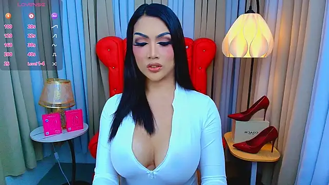 Snapshot of Laureen_Hilton chatting on 07-23-26, 11:19 Laureen Hilton online show from 07-23-26, 11:19