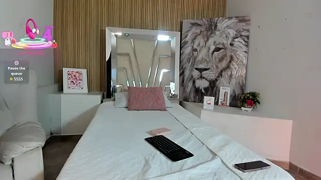 SiaFoxx  online show from 02-25-26, 06:01