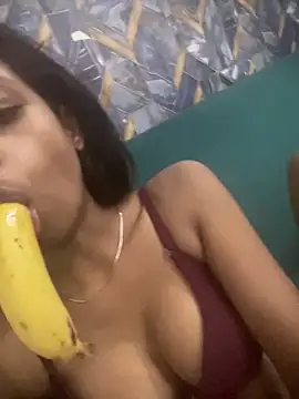 Snapshot of Rani1993 chatting on 02-21-26, 08:21 Rani1993 online show from 02-21-26, 08:21