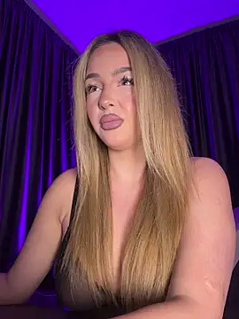 Snapshot of SelenneDreams chatting on 03-02-26, 05:42 SelenneDreams online show from 03-02-26, 05:42