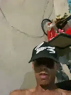 Snapshot of Alee_2005 chatting on 02-25-26, 05:28 Alee 2005 online show from 02-25-26, 05:28