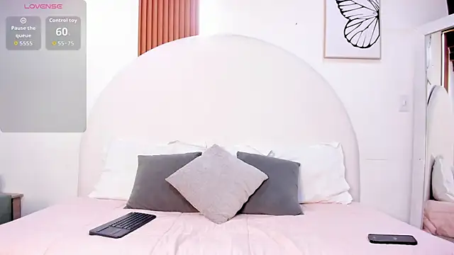 Snapshot of Violett_Rosse_ chatting on 05-12-26, 03:20 Violett Rosse online show from 05-12-26, 03:20