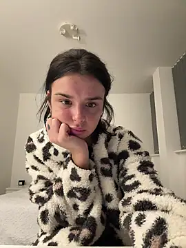 Snapshot of Amberbanxx chatting on 04-03-26, 10:41 Amberbanxx online show from 04-03-26, 10:41