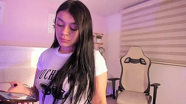 Snapshot of Lummii_ chatting on 04-28-26, 02:27 Lummii online show from 04-28-26, 02:27