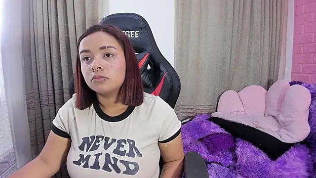 Snapshot of Sienna_Lux01 chatting on 02-25-26, 05:55 Sienna Lux01 online show from 02-25-26, 05:55