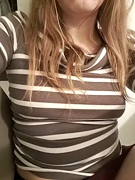 Snapshot of innojuica chatting on 02-17-26, 07:53 innojuica online show from 02-17-26, 07:53