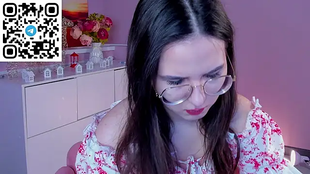 Snapshot of leylamirage chatting on 02-21-26, 12:39 leylamirage online show from 02-21-26, 12:39