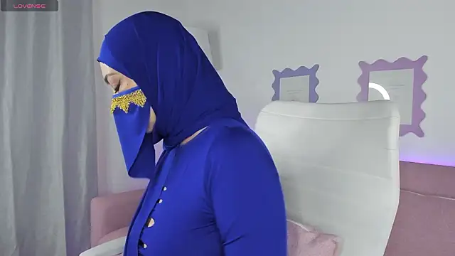 Snapshot of Layla_Sahar chatting on 02-19-26, 12:34 Layla Sahar online show from 02-19-26, 12:34