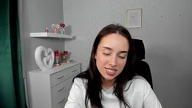 AdeleSolo online show from 04-07-26, 05:46