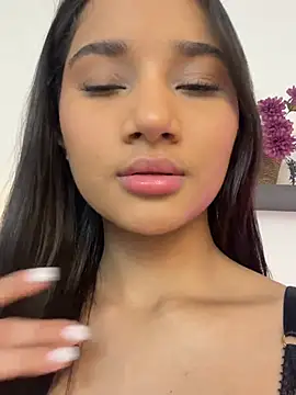 Snapshot of AlessiaVallmont chatting on 02-24-26, 07:12 AlessiaVallmont online show from 02-24-26, 07:12